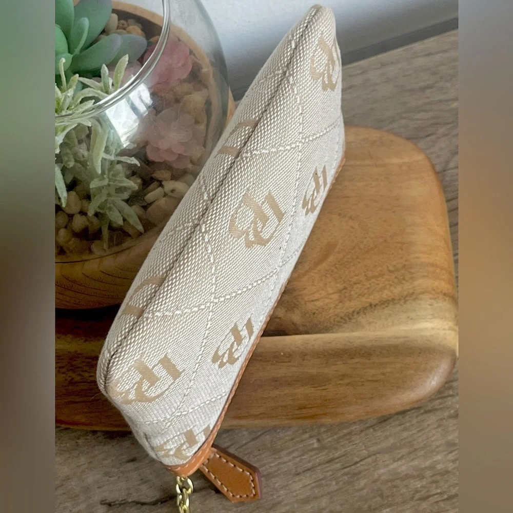 Dooney & Bourke stylish dooney
